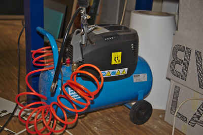 blue air compressor with red wire